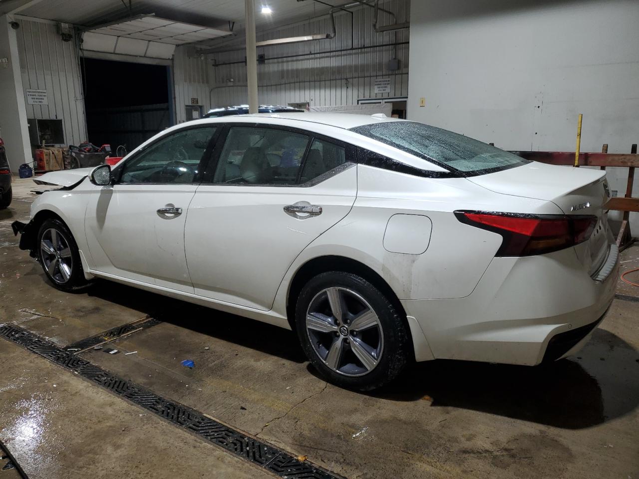 2019 Nissan Altima - Image 2