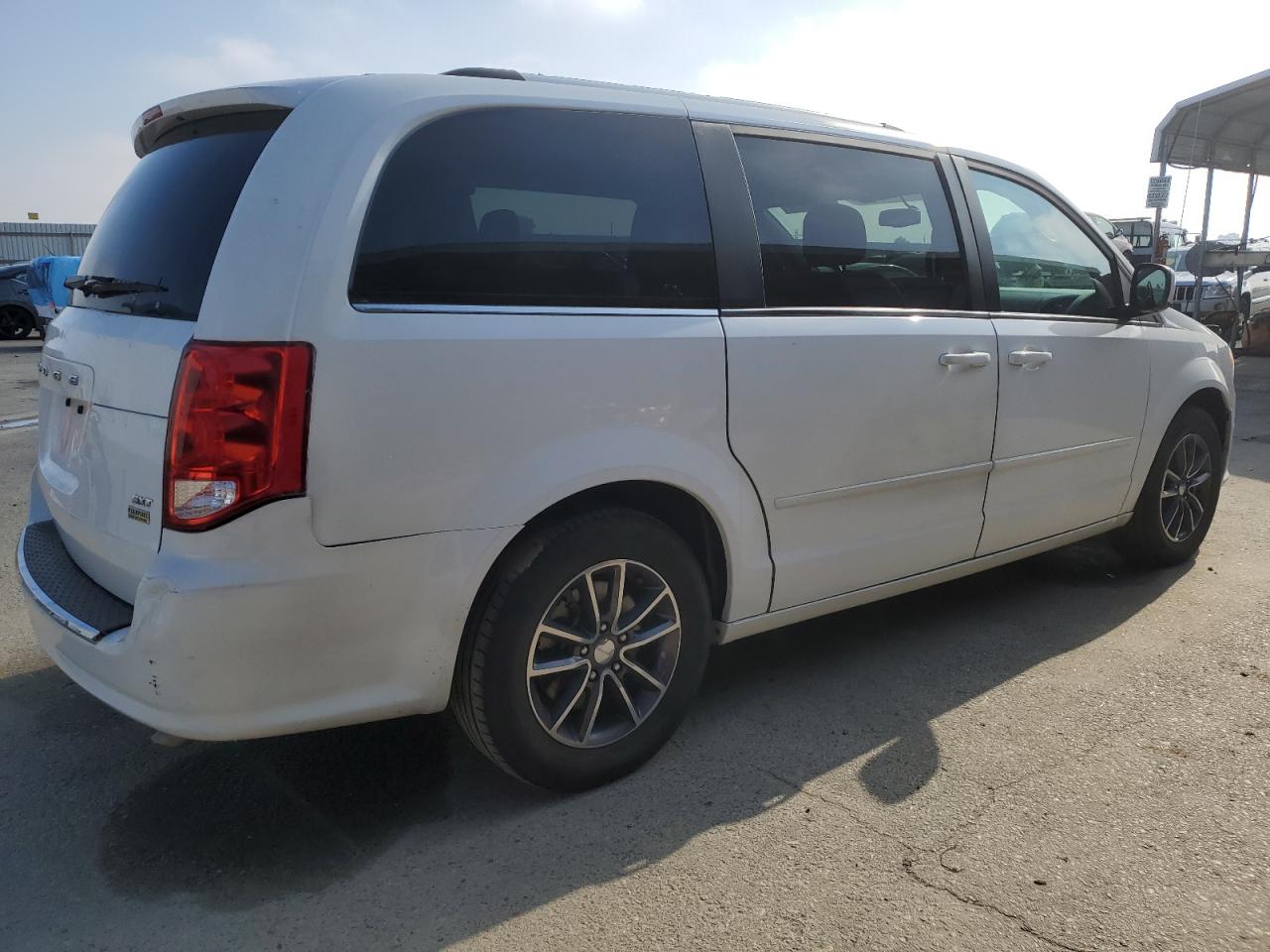 2017 Dodge Caravan - Image 3