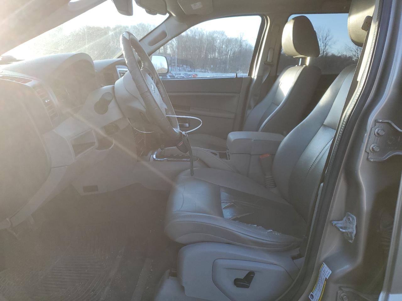 2006 Jeep Grand Cherokee - Image 7