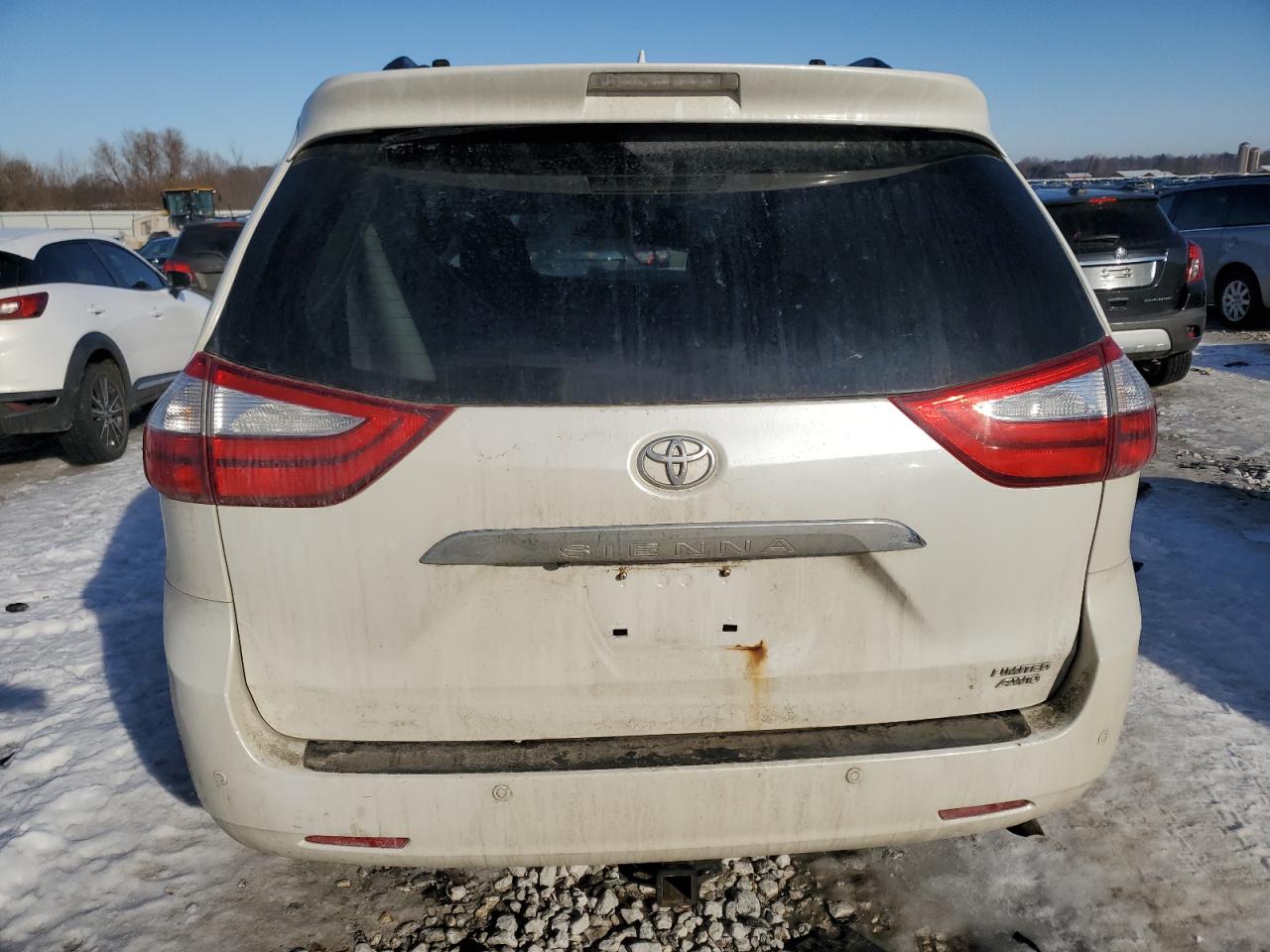 2015 Toyota Sienna - Image 6