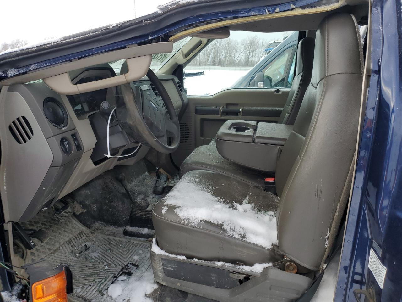 2010 Ford F450 - Image 7