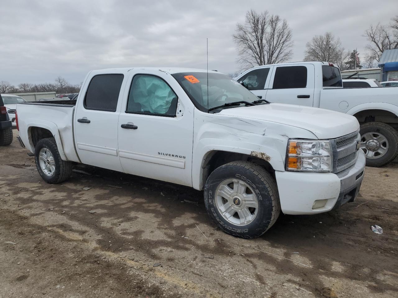 2011 Chevrolet Silverado - Image 4