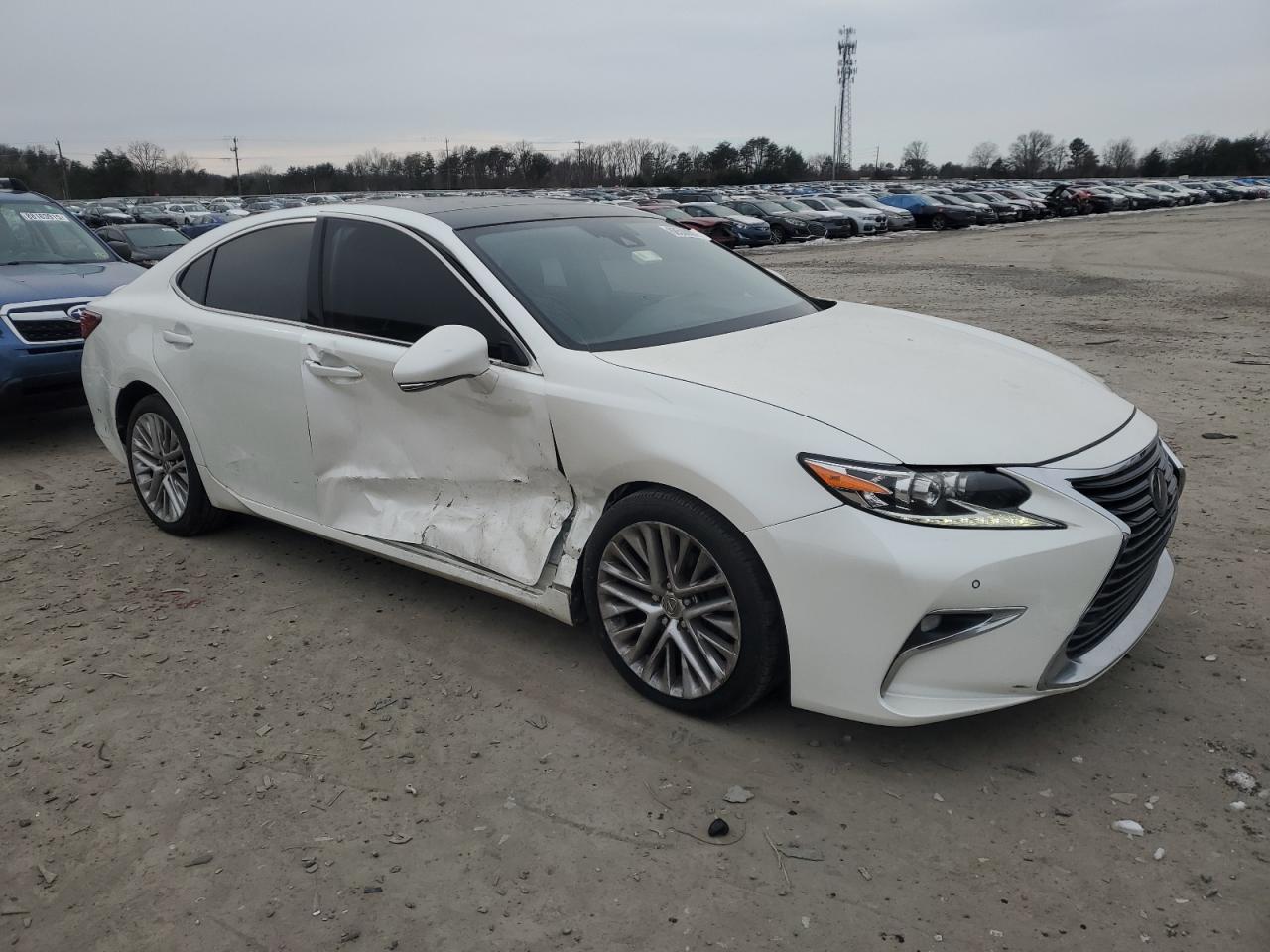 2016 Lexus ES - Image 4