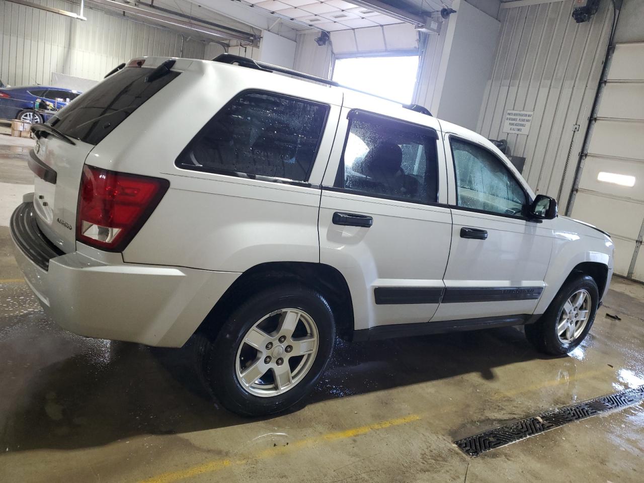 2005 Jeep Grand Cherokee - Image 3