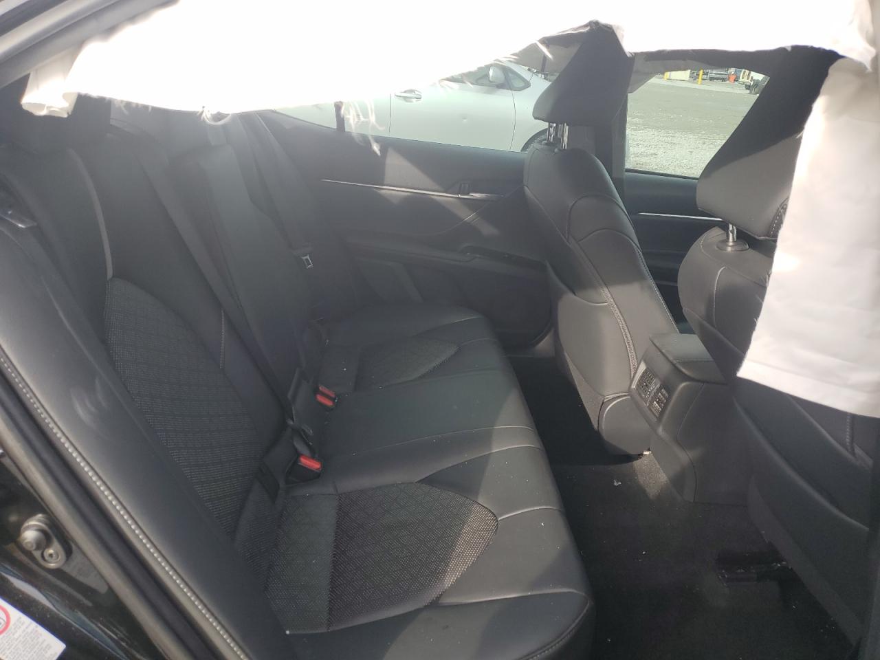 2018 Toyota Camry - Image 11
