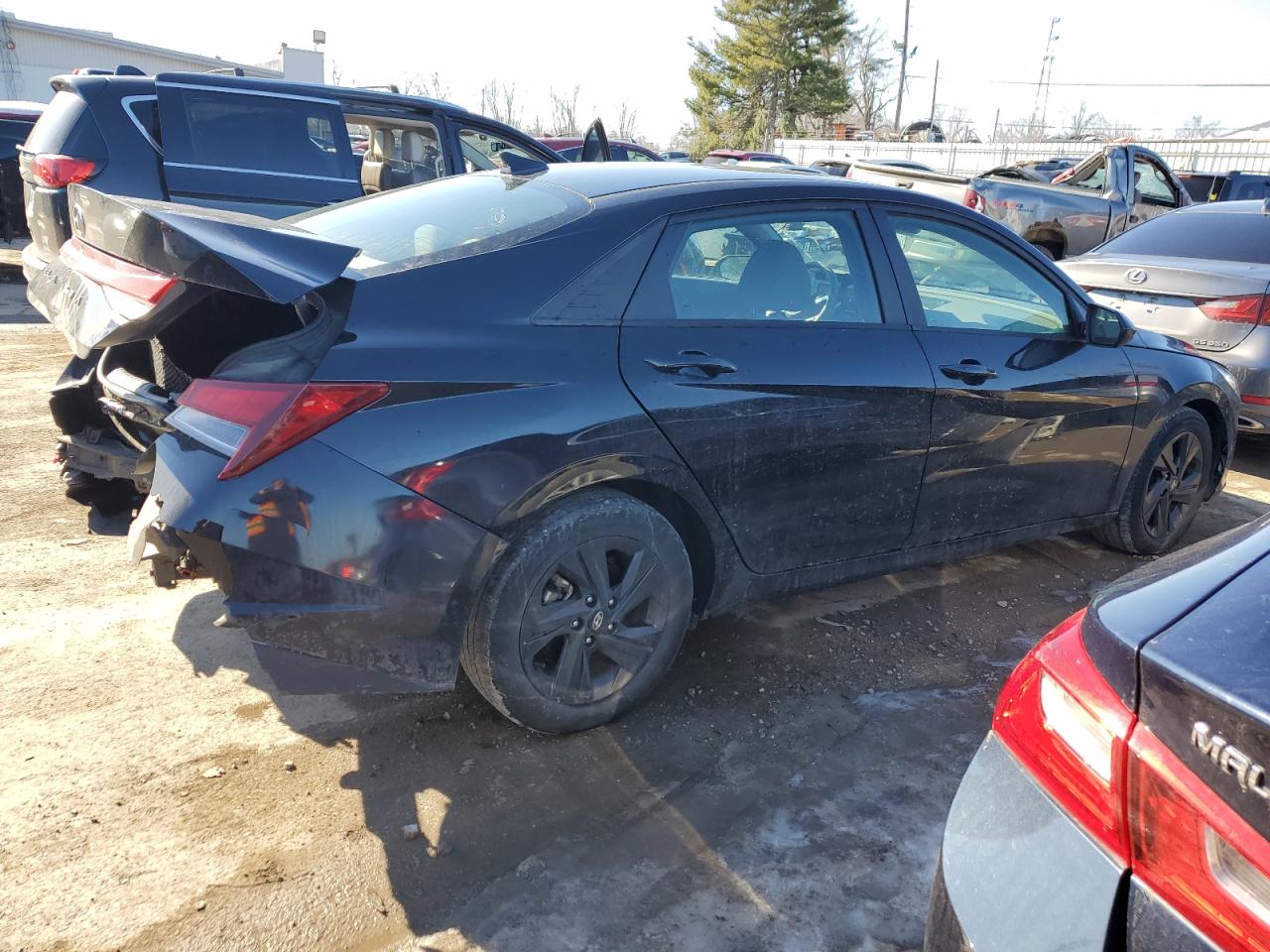 2022 Hyundai Elantra - Image 3