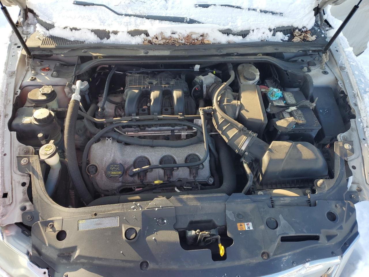 2011 Ford Taurus - Image 11