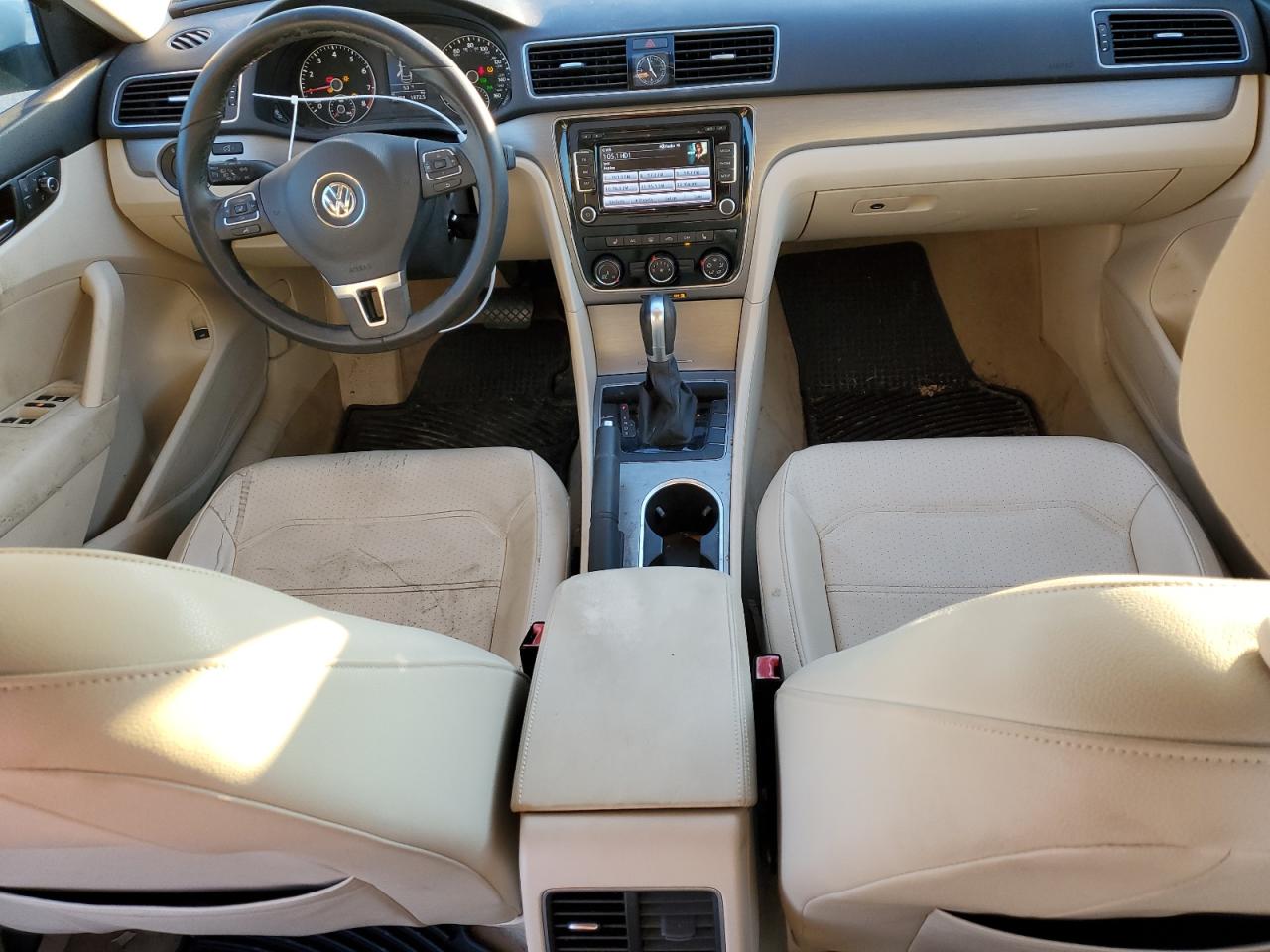 2014 Volkswagen Passat - Image 8