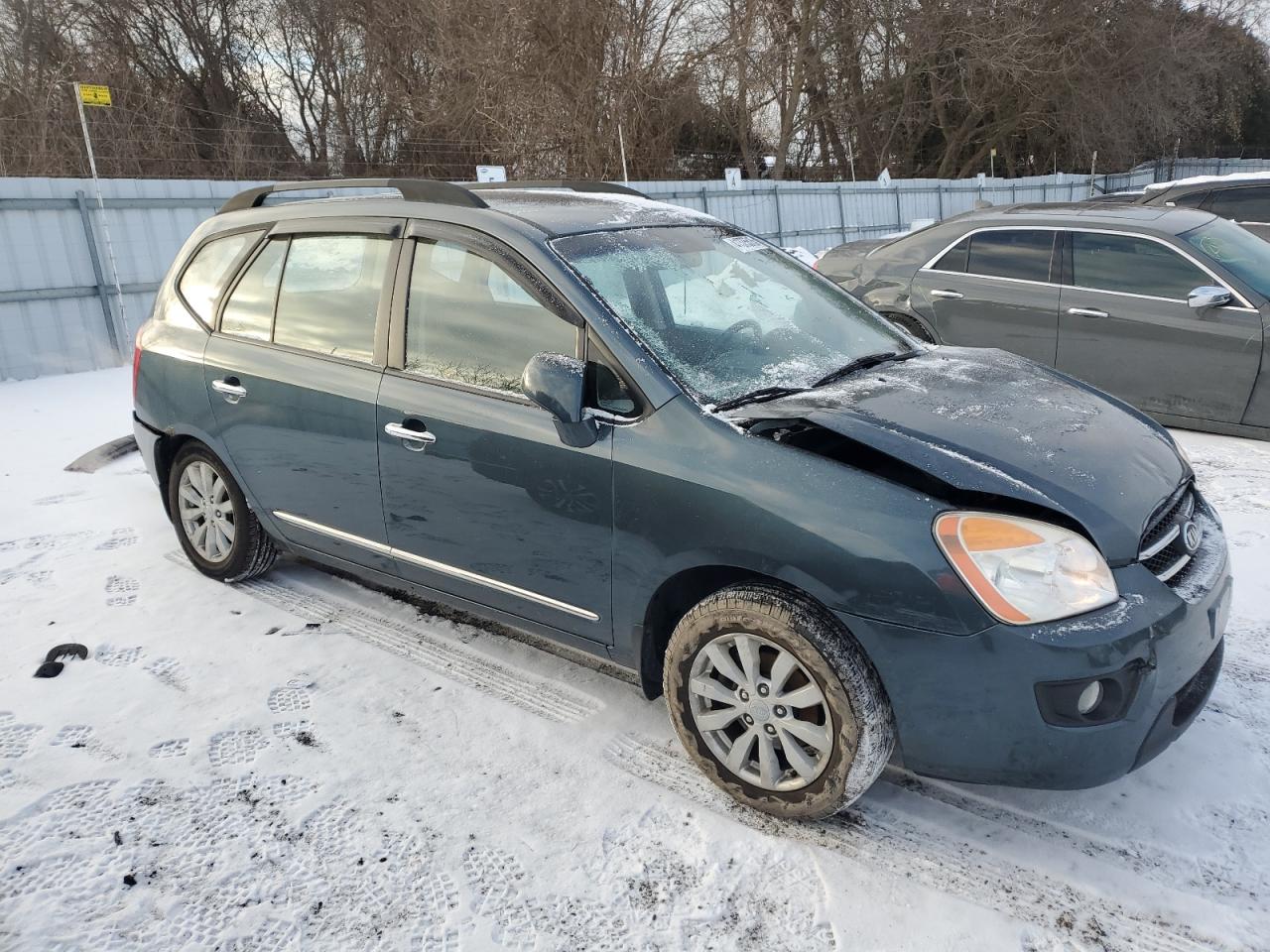 2010 Kia Rondo - Image 4