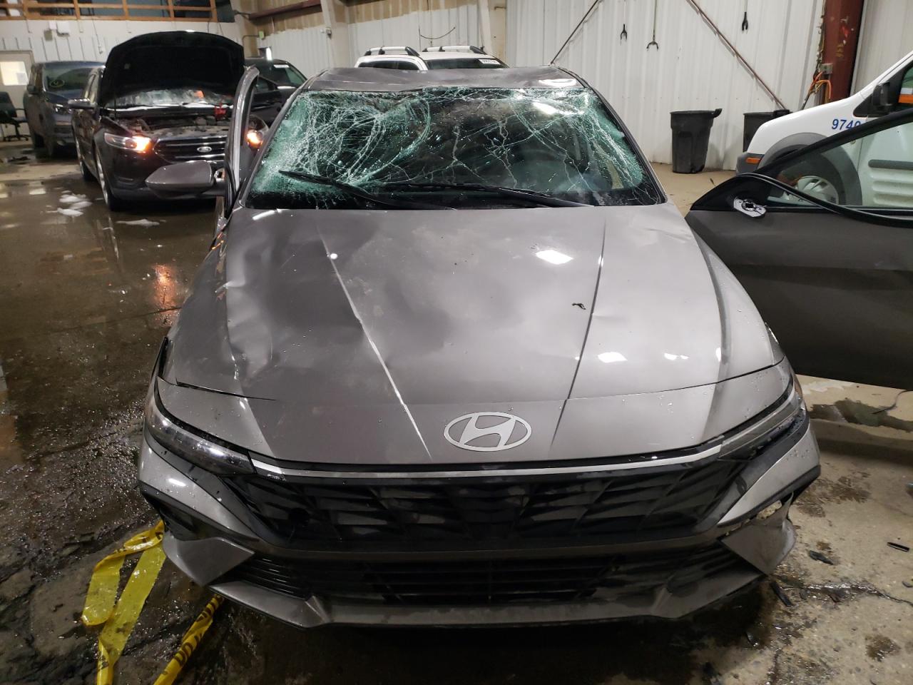 2024 Hyundai Elantra - Image 5