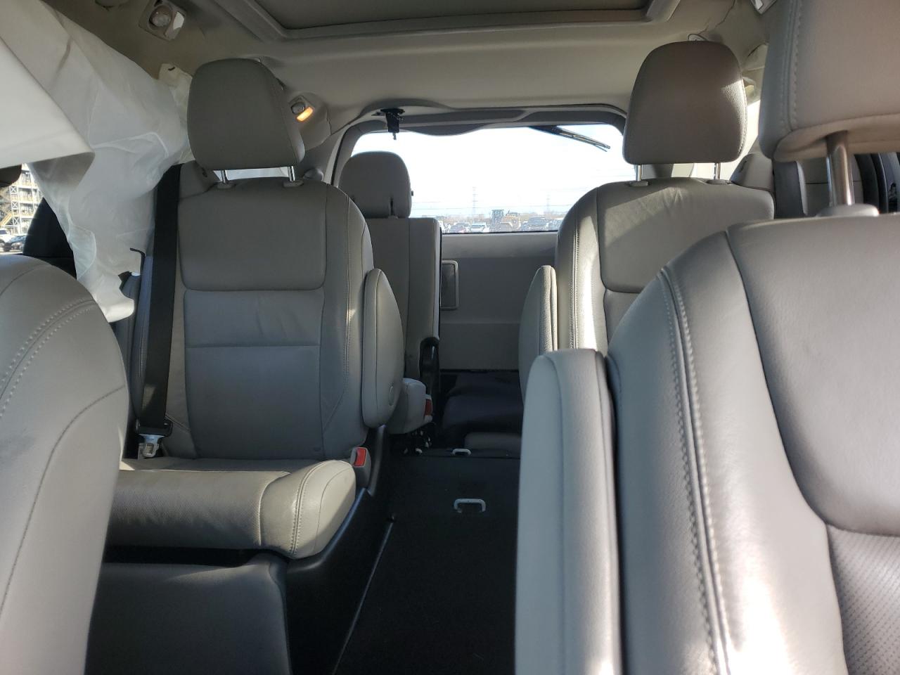 2019 Toyota Sienna - Image 10