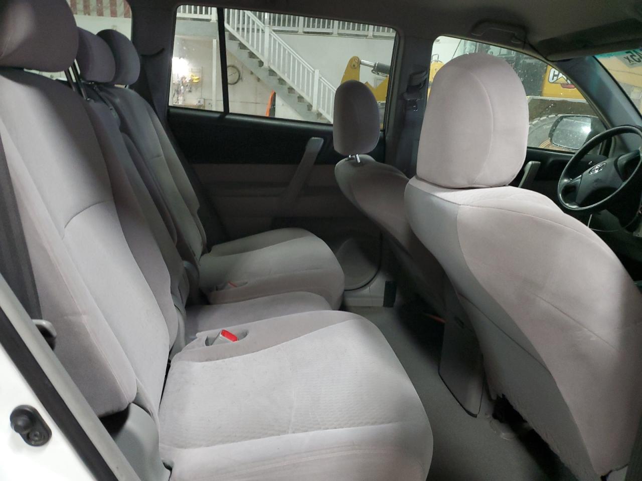 2010 Toyota Highlander - Image 11