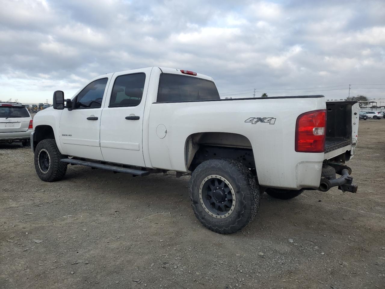 2008 Chevrolet Silverado - Image 2