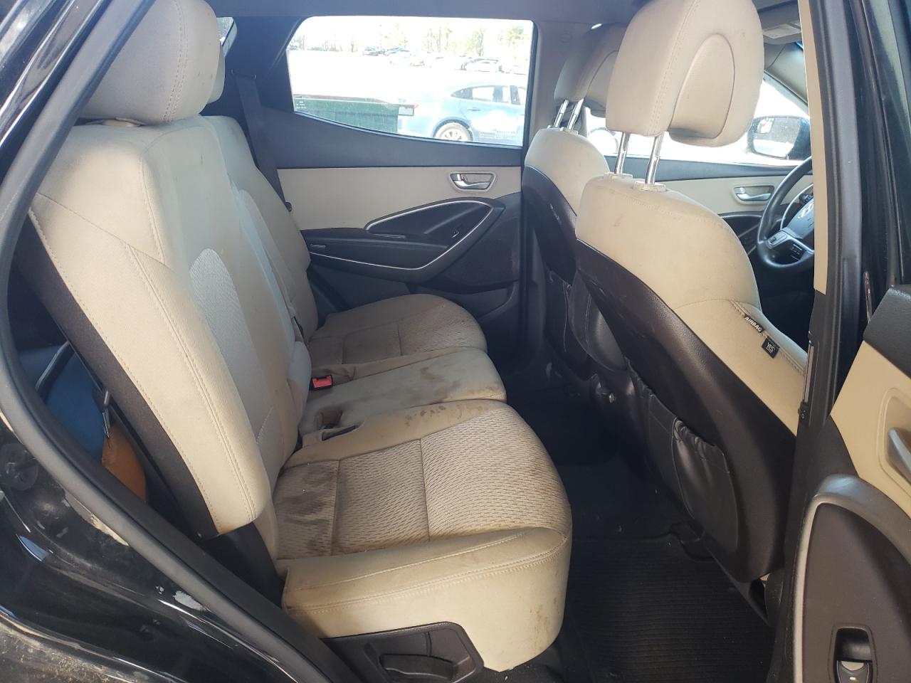 2016 Hyundai Santa Fe - Image 10