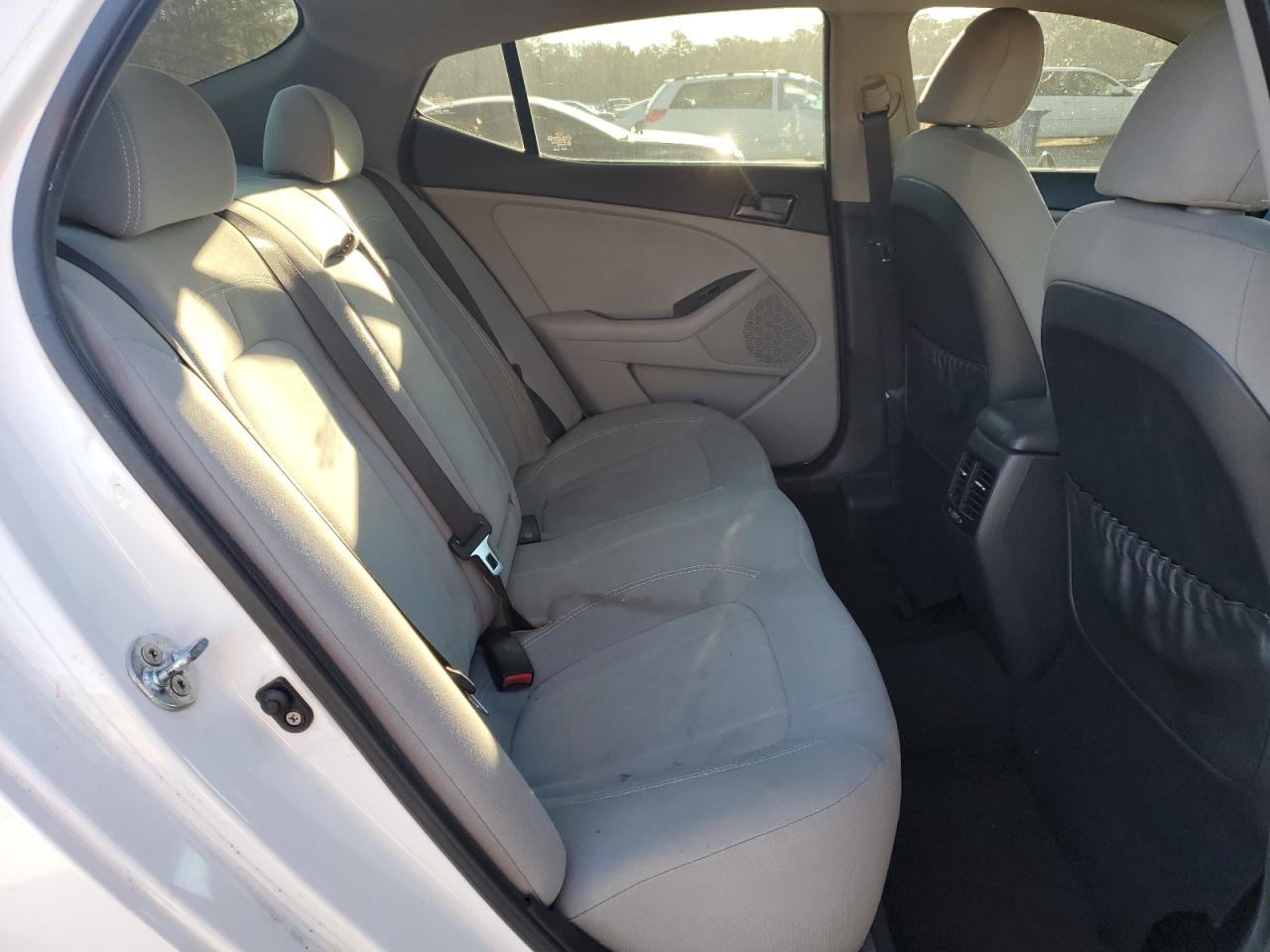 2011 Kia Optima - Image 10