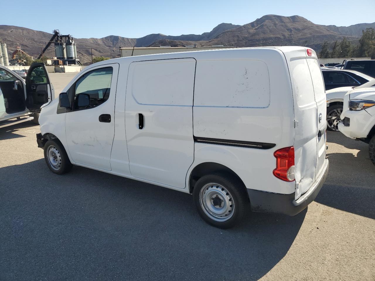 VIN 3N6CM0KN9EK699328 2014 NISSAN NV no.2