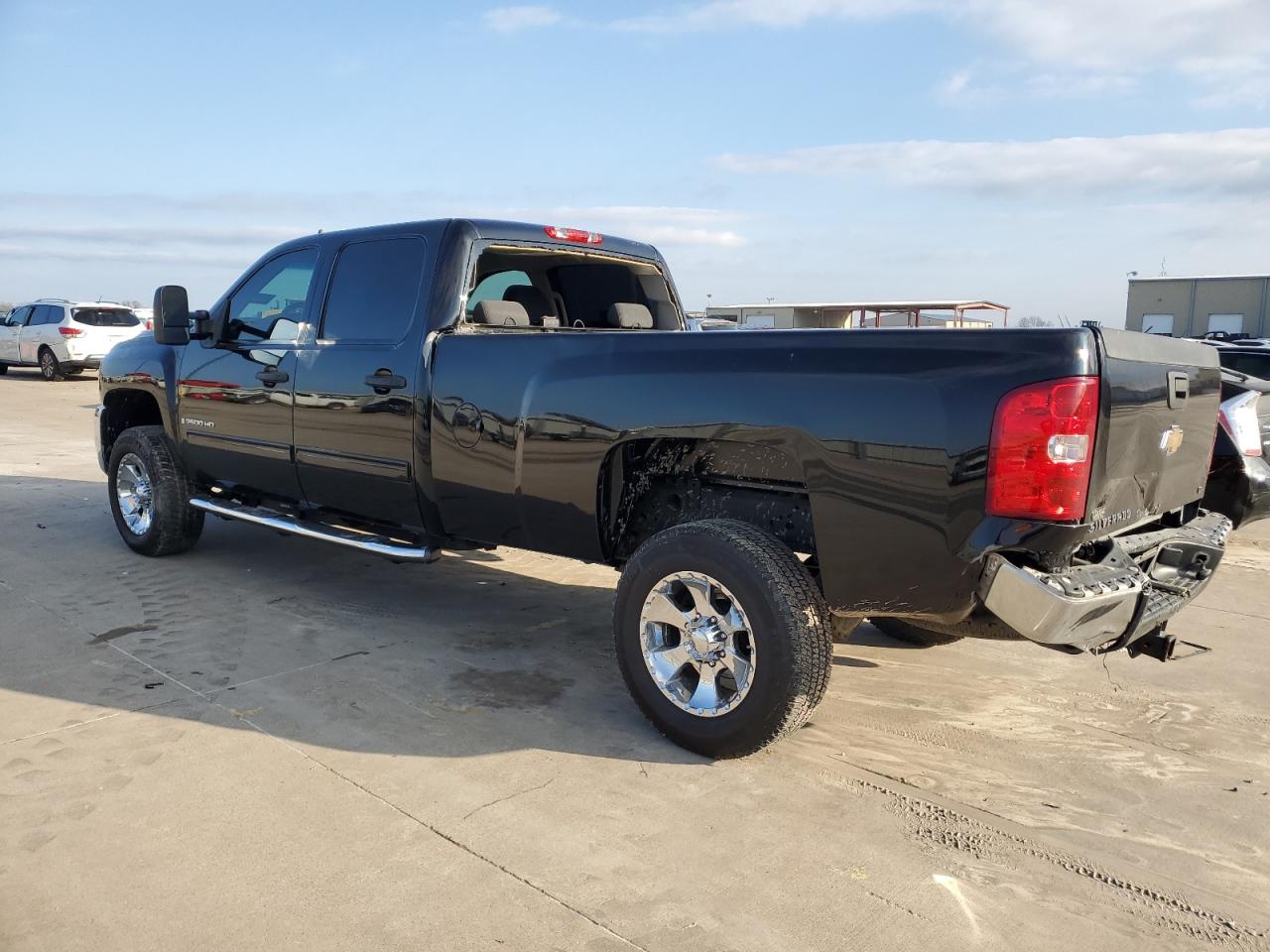 2009 Chevrolet Silverado - Image 2