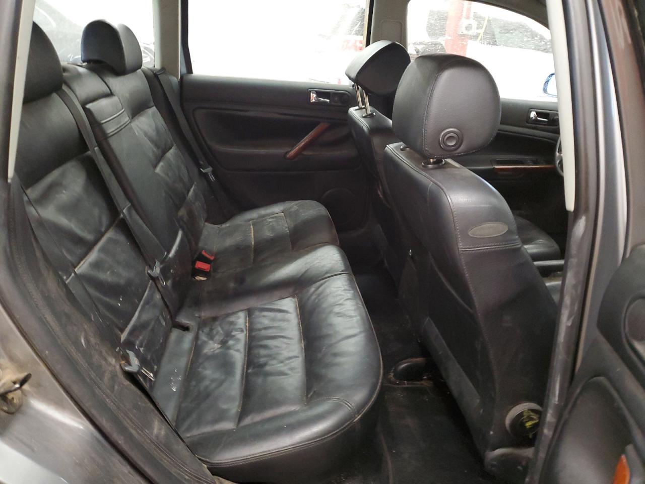 2003 Volkswagen Passat - Image 11