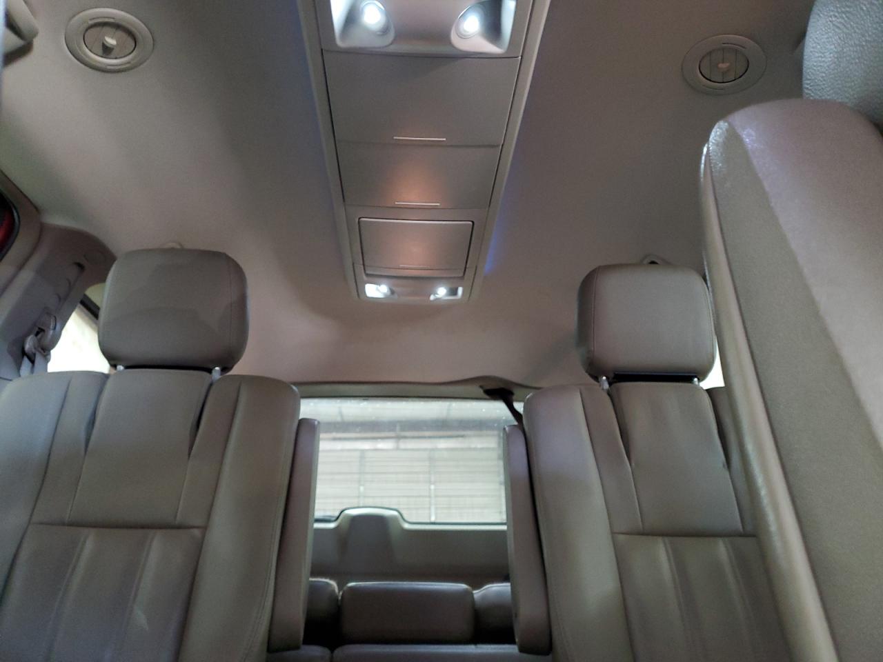 2015 Chrysler Town & Country - Image 10