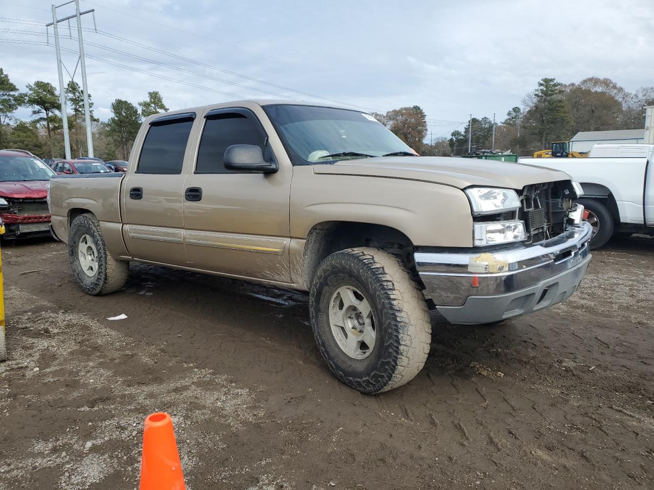 2005 Chevrolet Silverado - Image 4