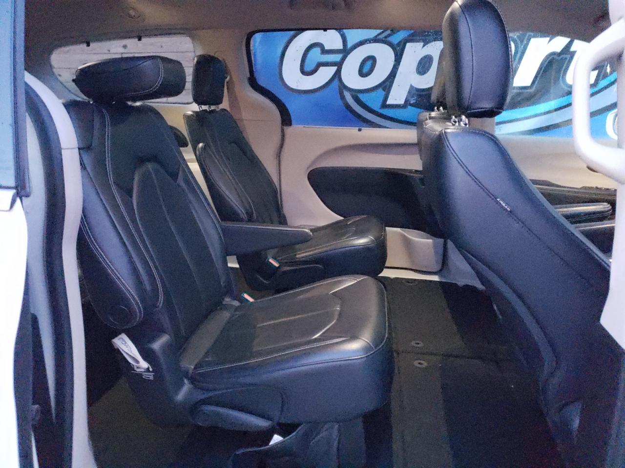 2022 Chrysler Pacifica - Image 11