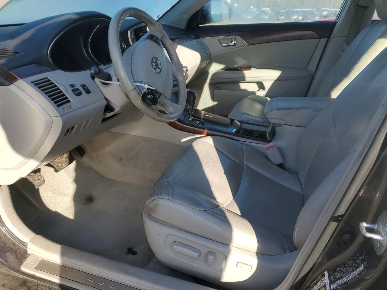 2011 Toyota Avalon - Image 7