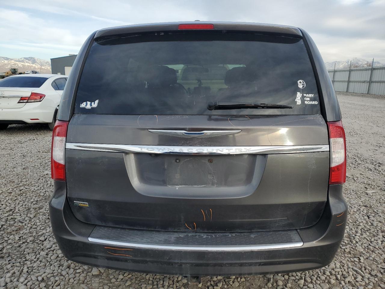 2016 Chrysler Town & Country - Image 6