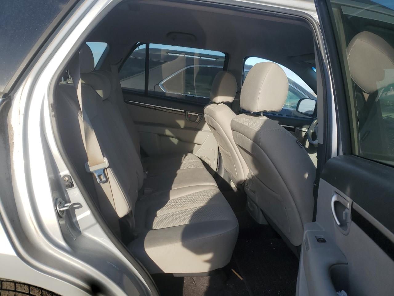 2009 Hyundai Santa Fe - Image 10