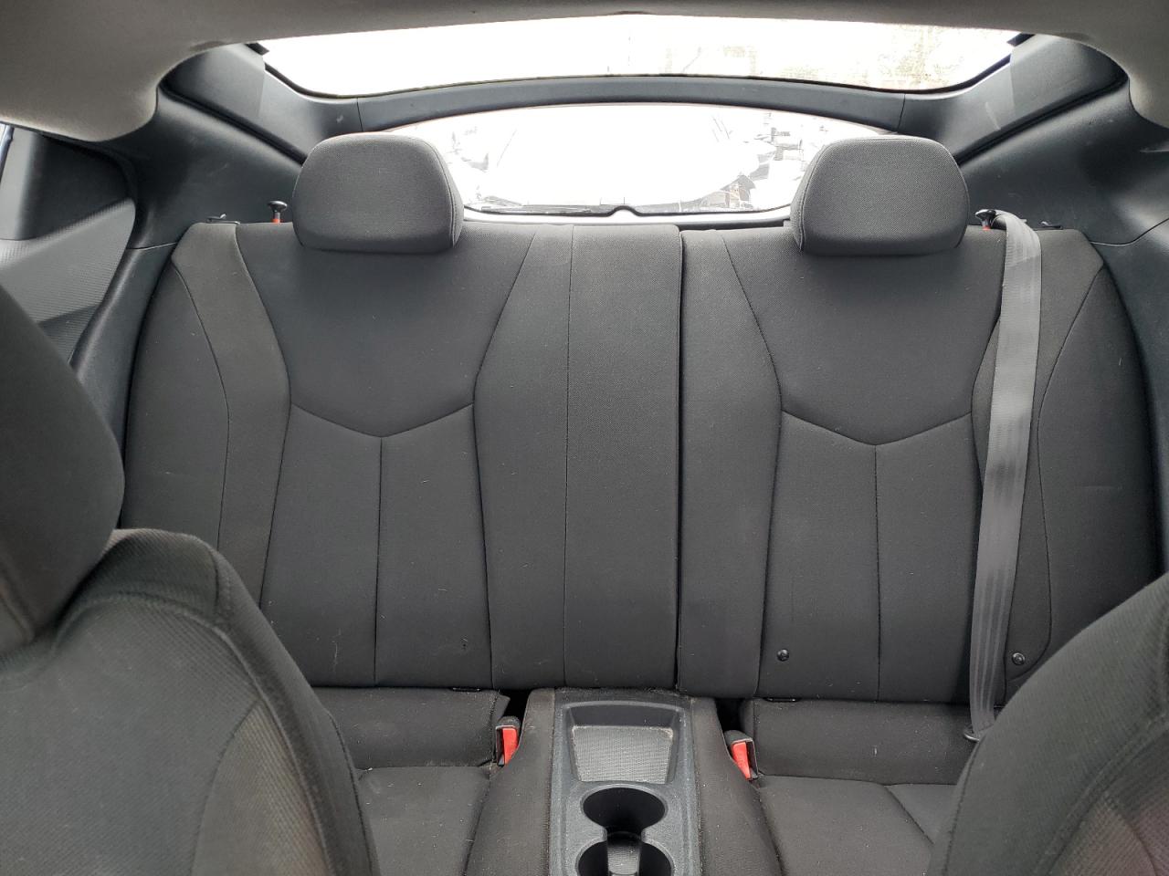 2016 Hyundai Veloster - Image 10