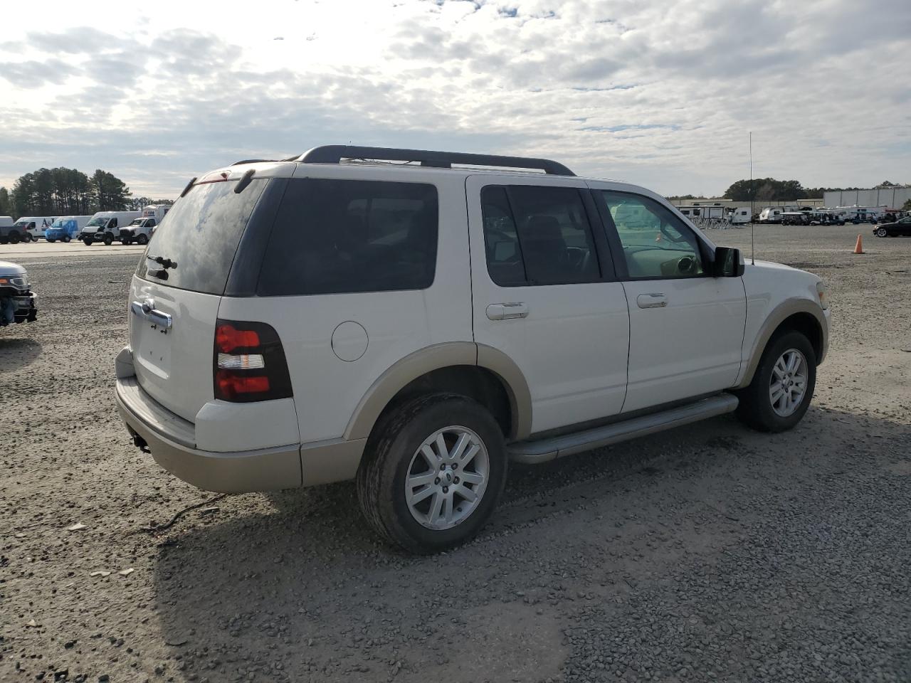 2010 Ford Explorer - Image 3