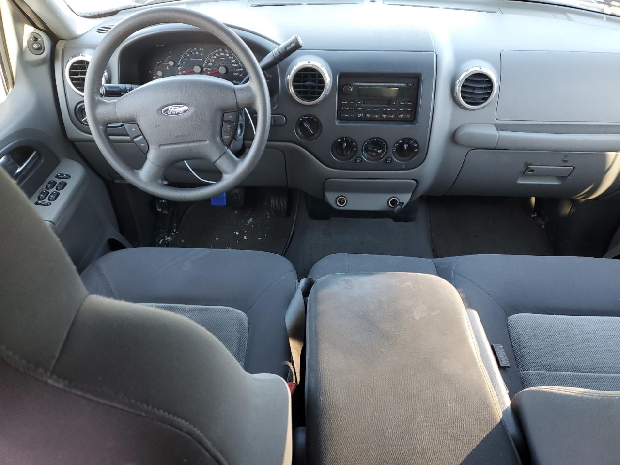 2004 Ford Expedition - Image 8