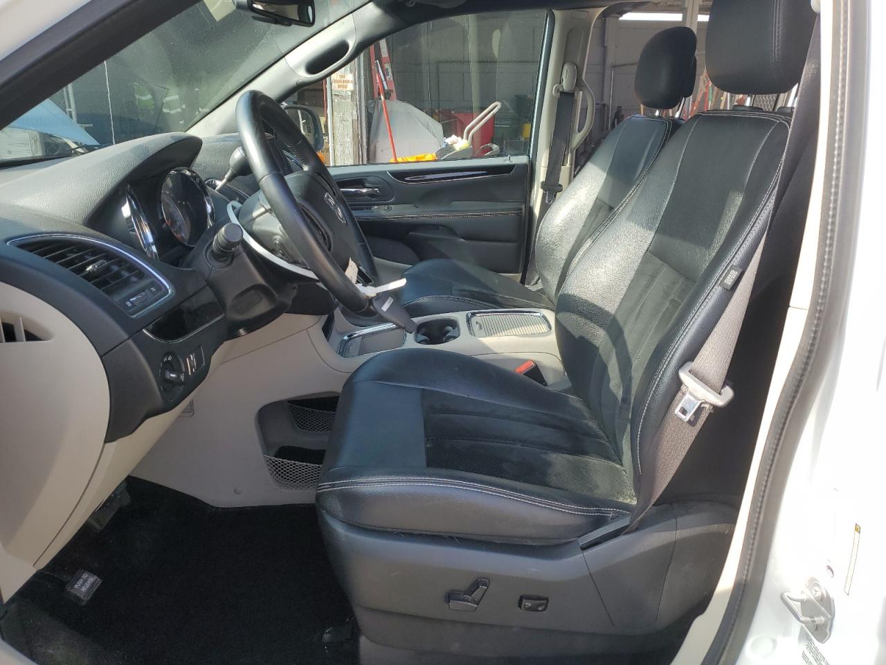 2017 Dodge Caravan - Image 7