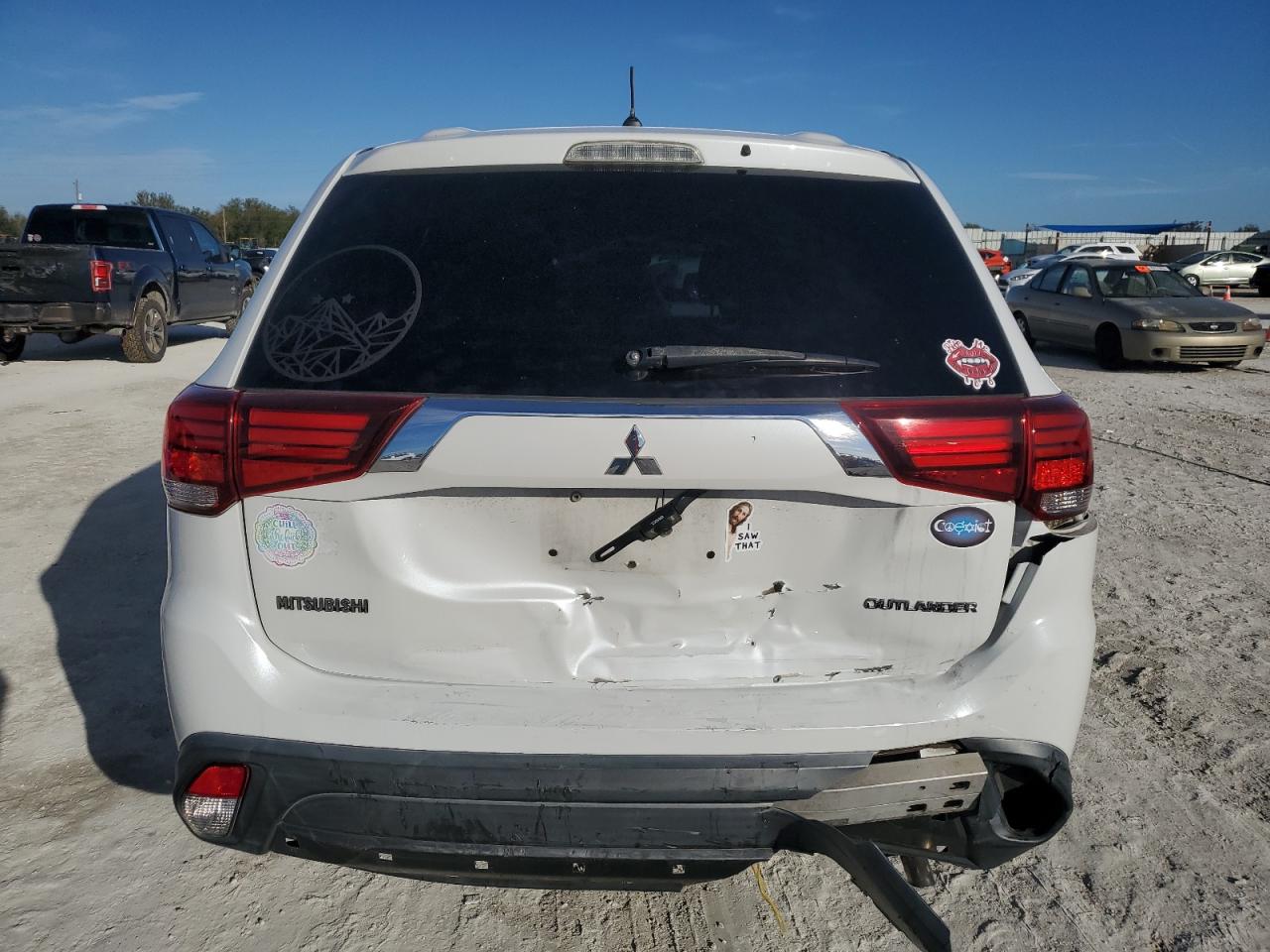2016 Mitsubishi Outlander - Image 6
