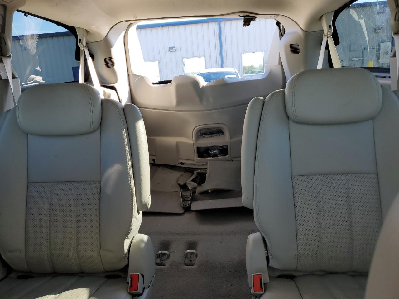 2009 Chrysler Town & Country - Image 10
