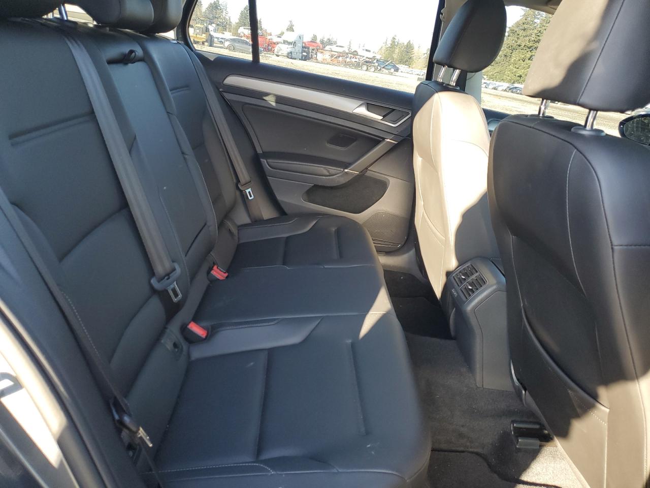 2017 Volkswagen Golf - Image 10