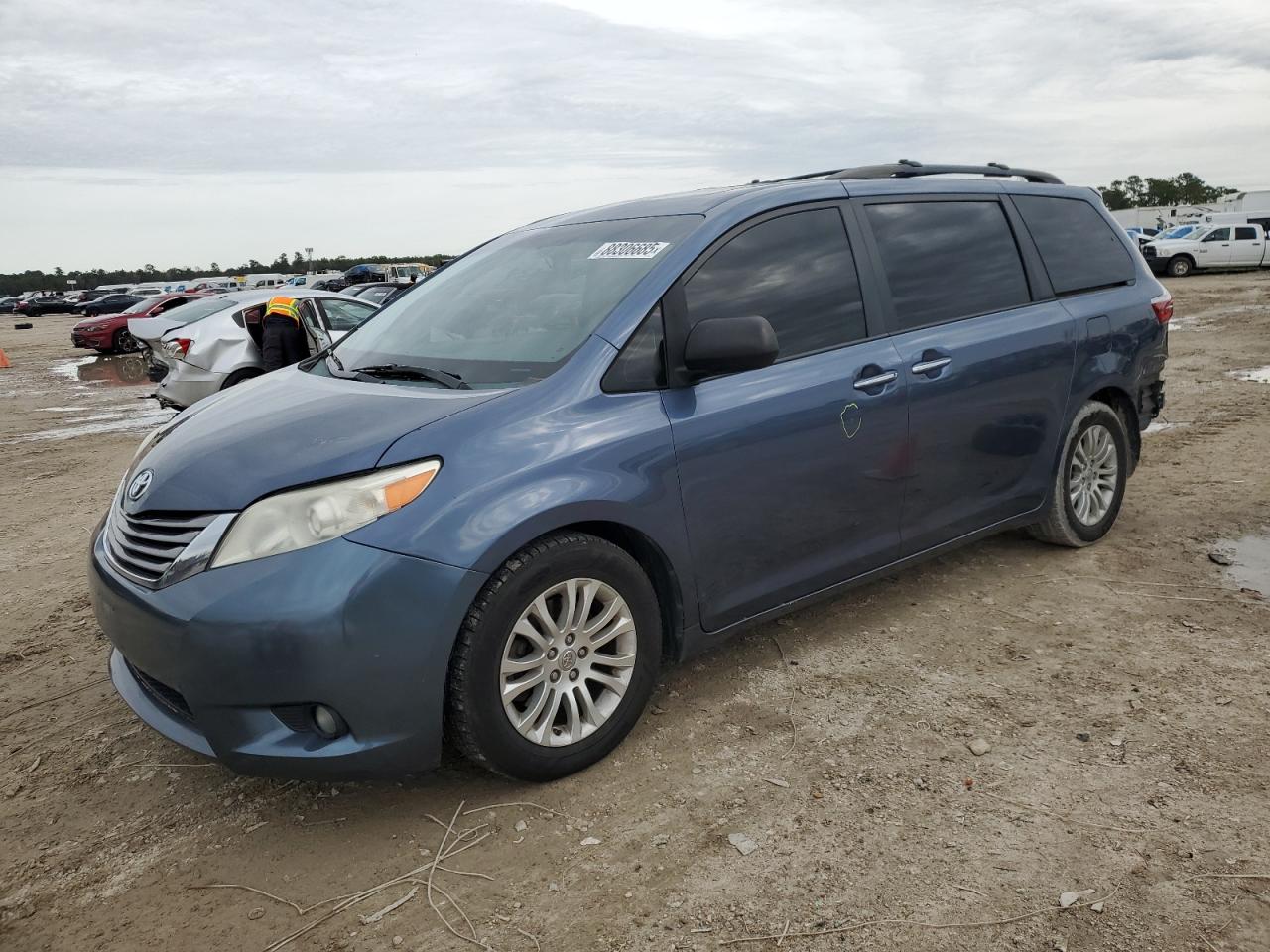 5TDYK3DC5FS586901 2015 TOYOTA SIENNA - Image 1