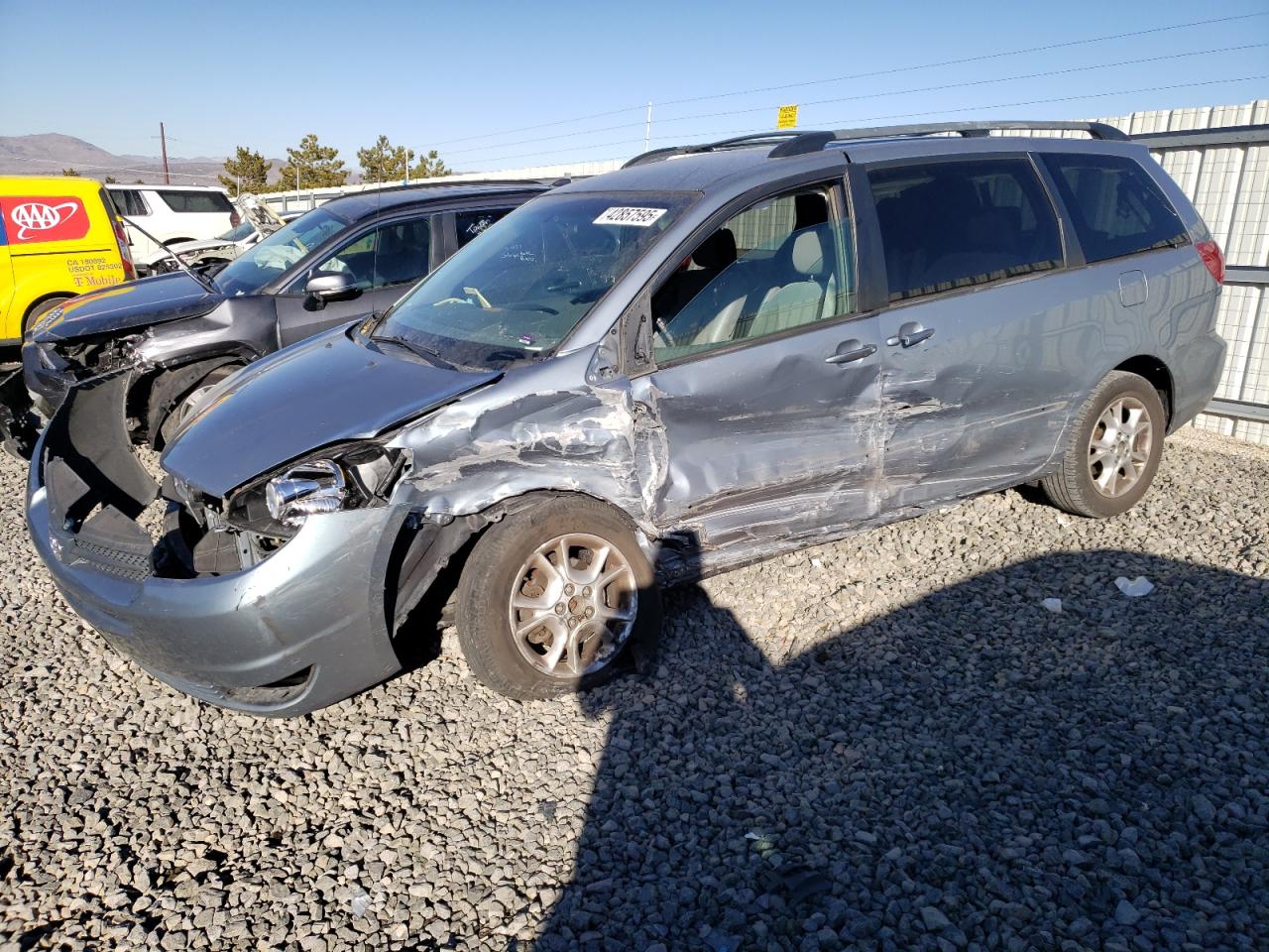 2004 Toyota Sienna - Image 1