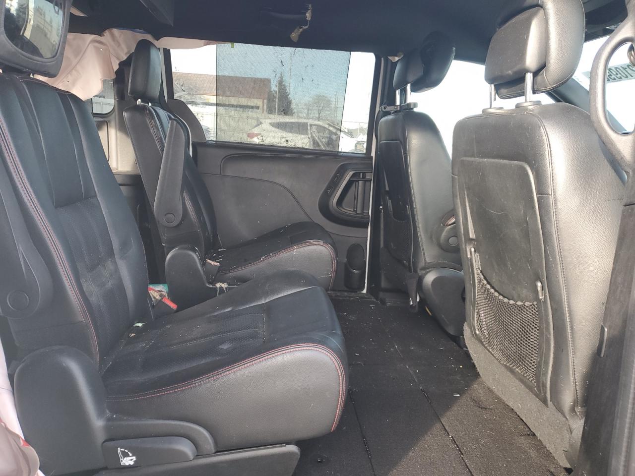 2017 Dodge Caravan - Image 12