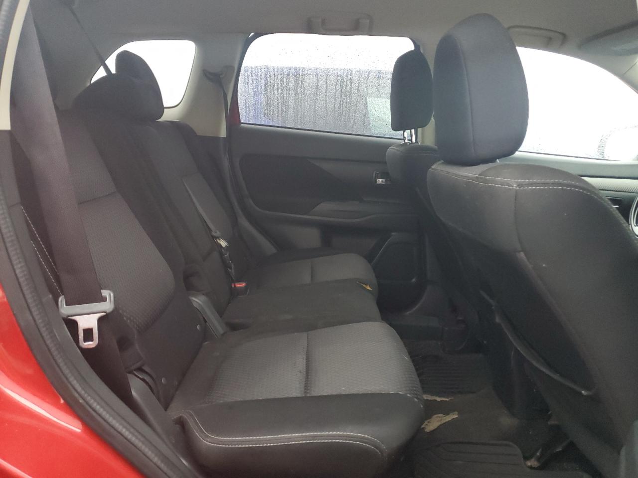 2016 Mitsubishi Outlander - Image 11