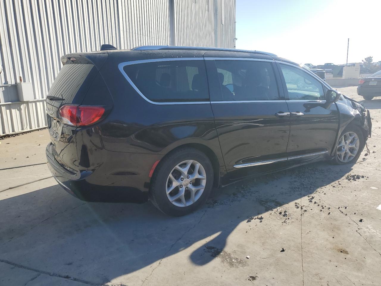 2017 Chrysler Pacifica - Image 3