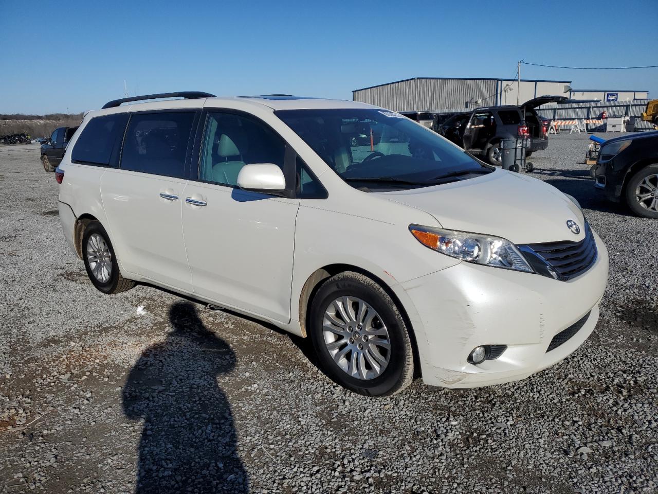 2016 Toyota Sienna - Image 4
