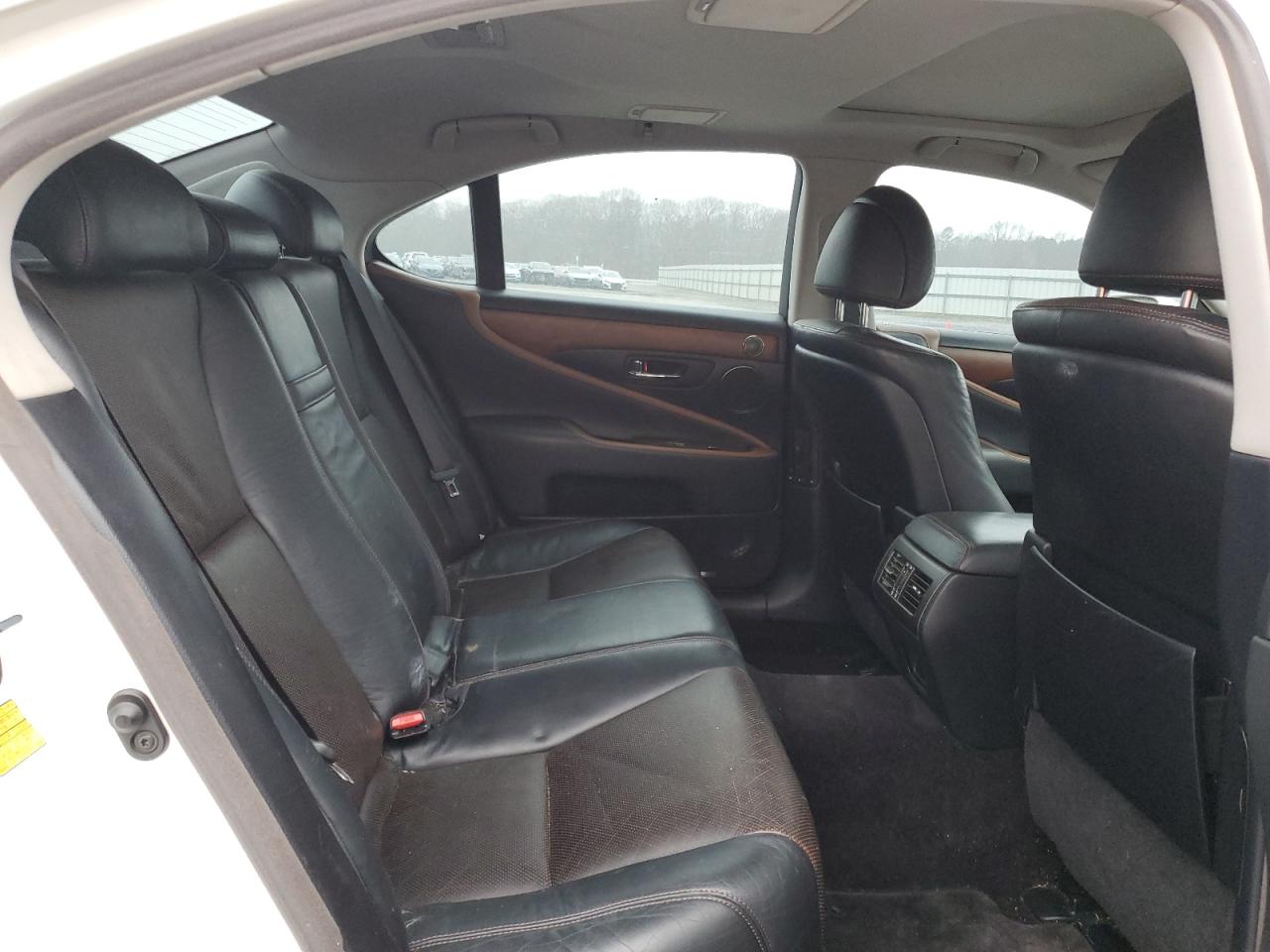 2010 Lexus LS - Image 10