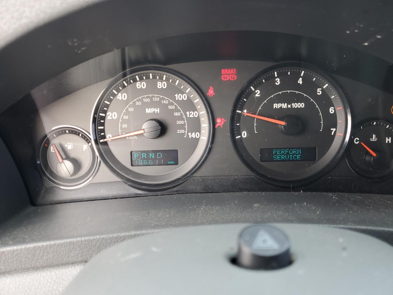 2005 Jeep Grand Cherokee - Image 9