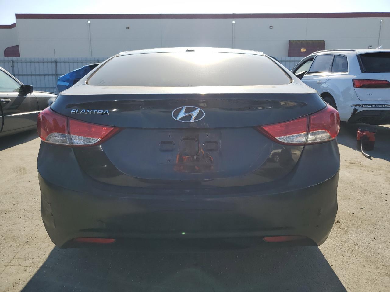 2013 Hyundai Elantra - Image 6
