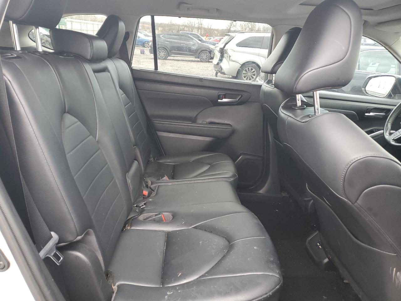 2020 Toyota Highlander - Image 12