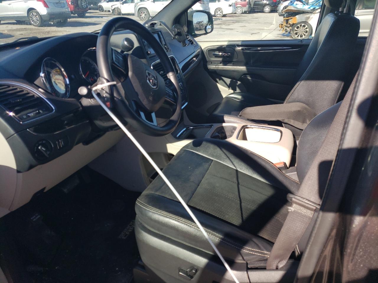 2016 Dodge Caravan - Image 7