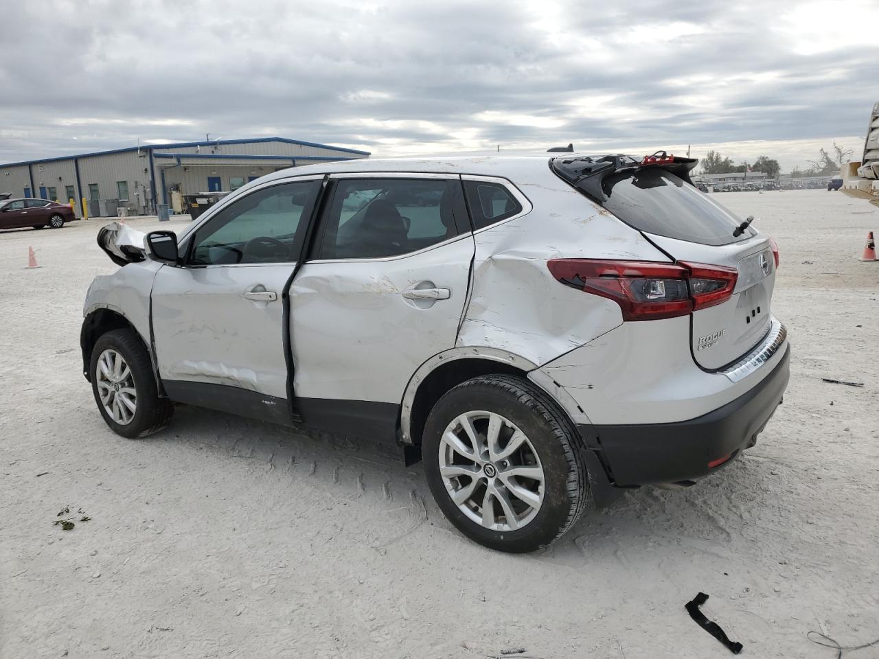 2020 Nissan Rogue - Image 2
