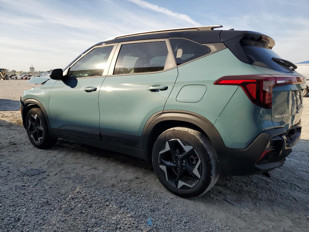 2025 Kia Seltos - Image 2