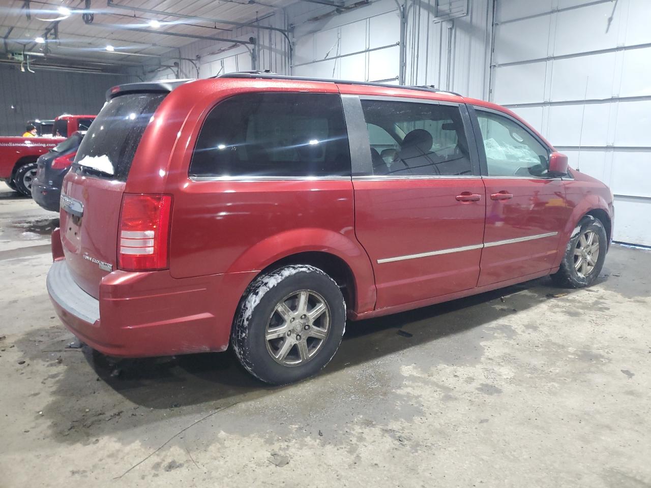 2009 Chrysler Town & Country - Image 3