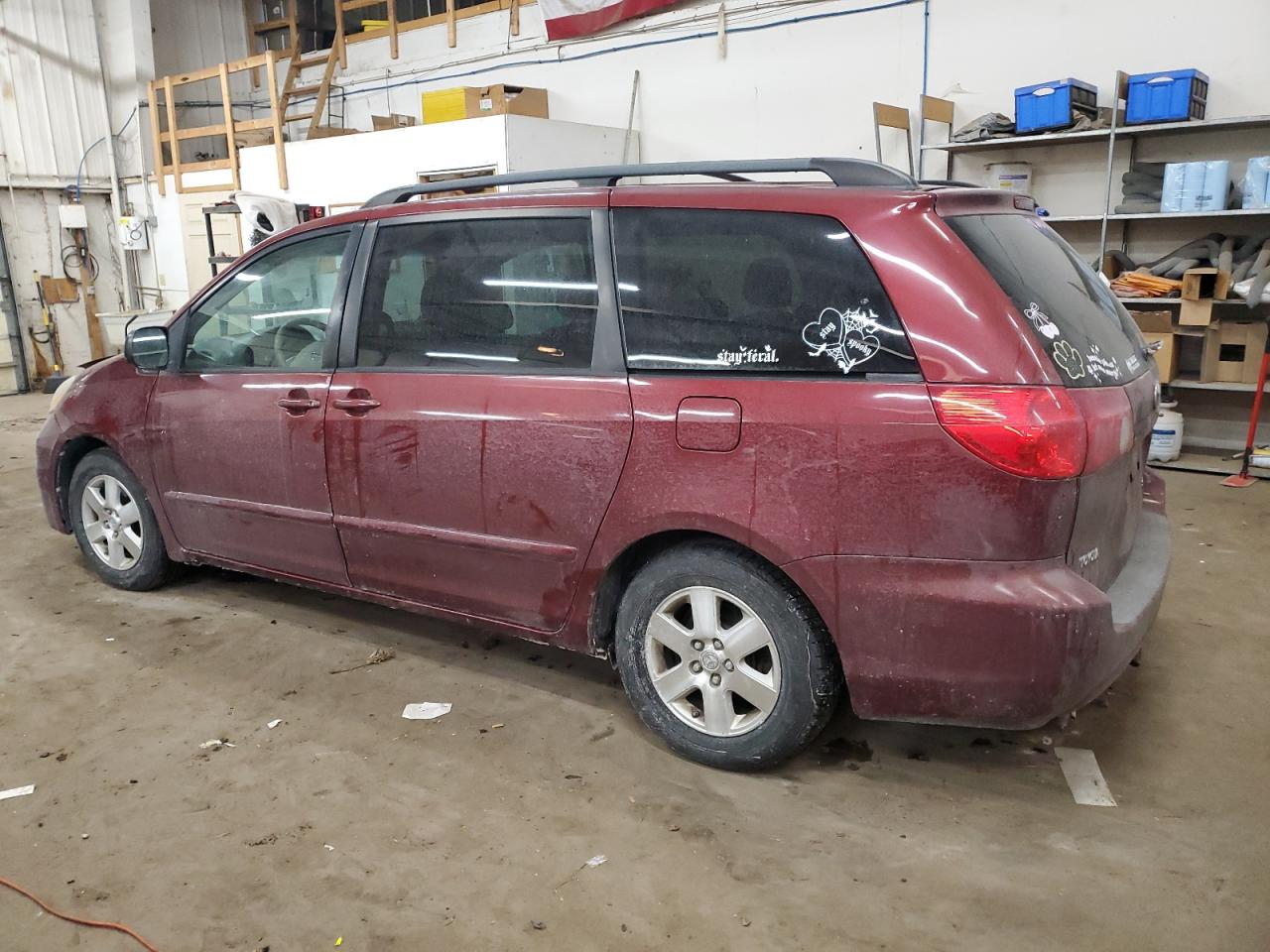 2007 Toyota Sienna - Image 2